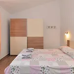 بيت للعطل House 2274
