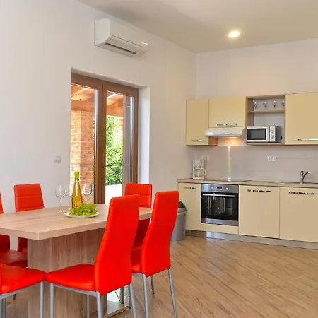 Prázdninový dům House 2274 *